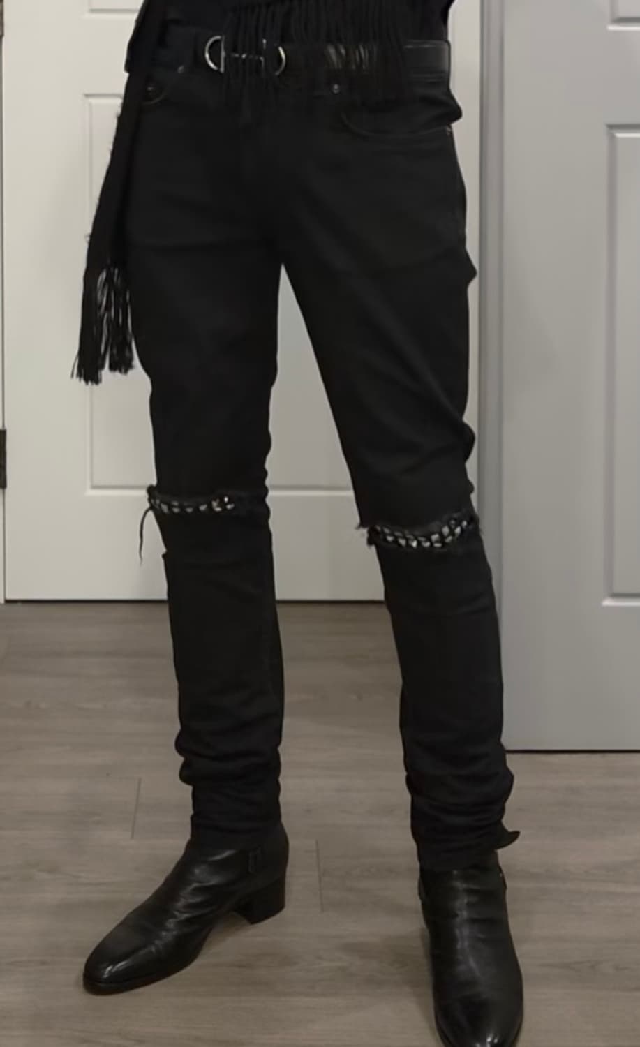 생로랑 무릎 절개 스터드진 구해요 상품이미지2