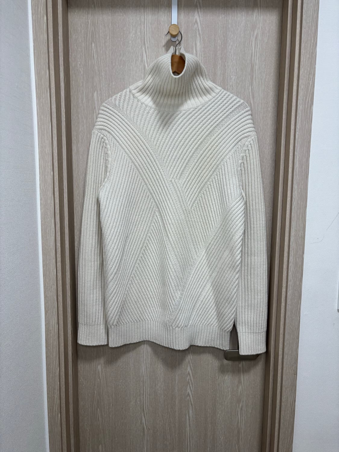 시스템옴므 울캐시미어 오버핏 터틀넥 스웨터95~100/크리미화이트 상품이미지1