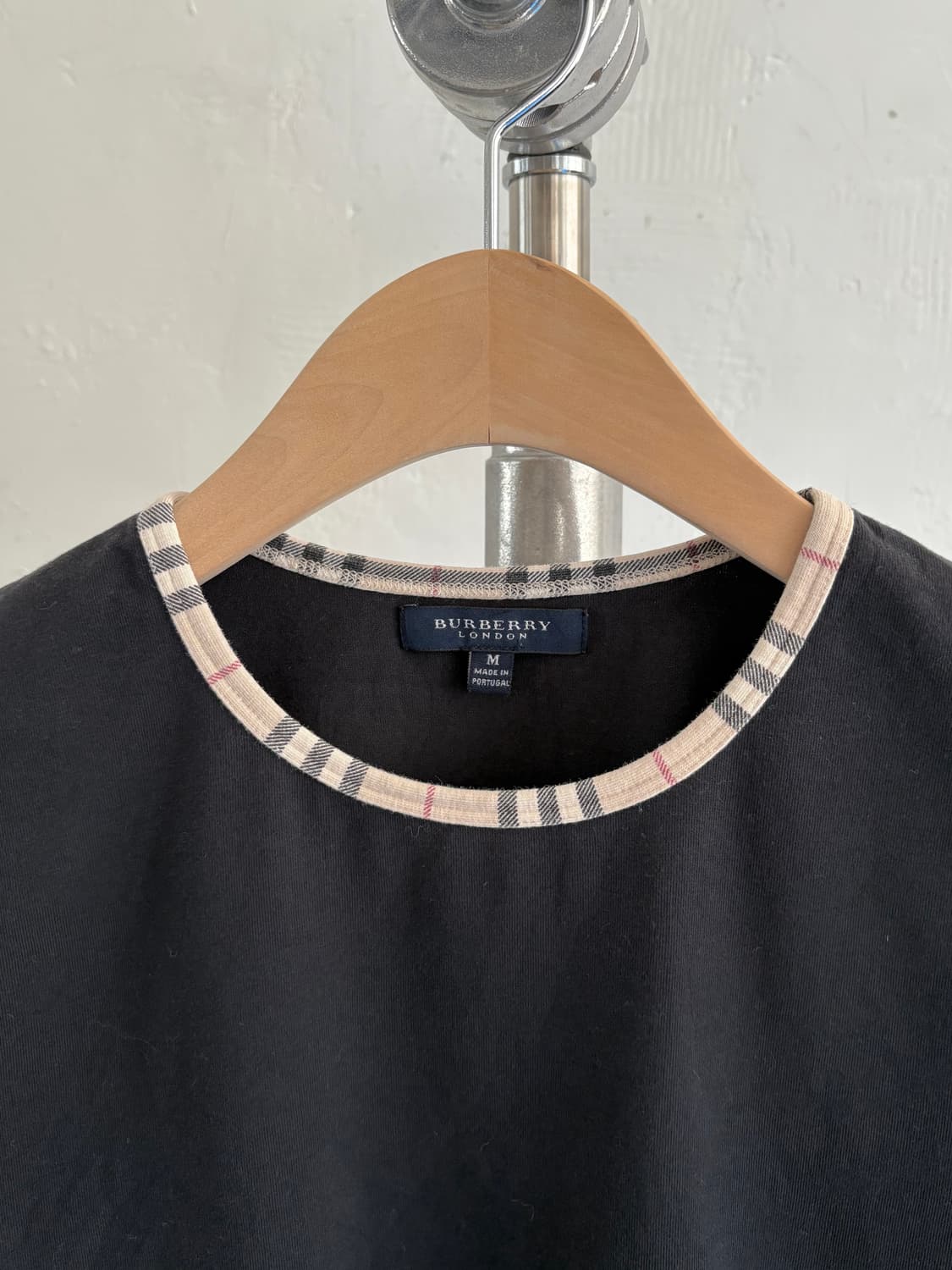 버버리 런던 노바체크 디테일 블랙 반팔 티 상품이미지4