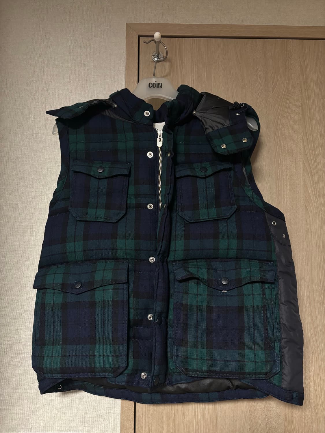 화이트마운티니어링 패딩 상품이미지1