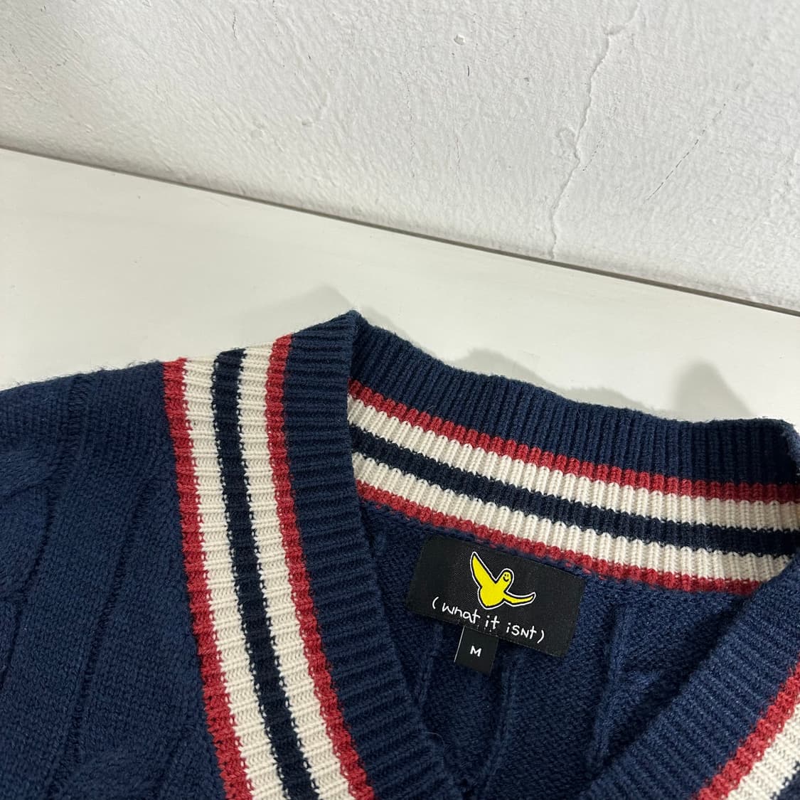 M 와릿이즌 네이비 브이넥 꽈배기 니트조끼 상품이미지3