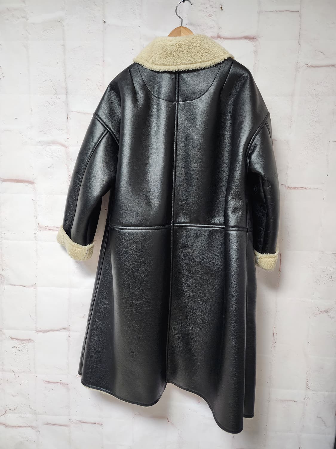 스튜디오 톰보이 무스탕 코트 상품이미지4