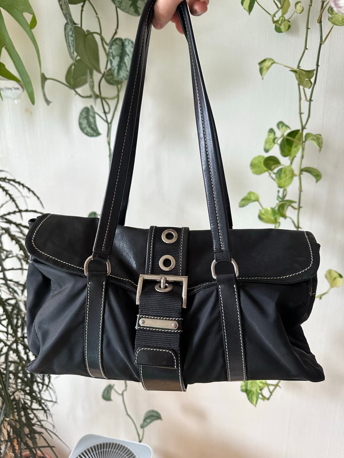 프라다 포코노 빅버클 숄더백 상품이미지1