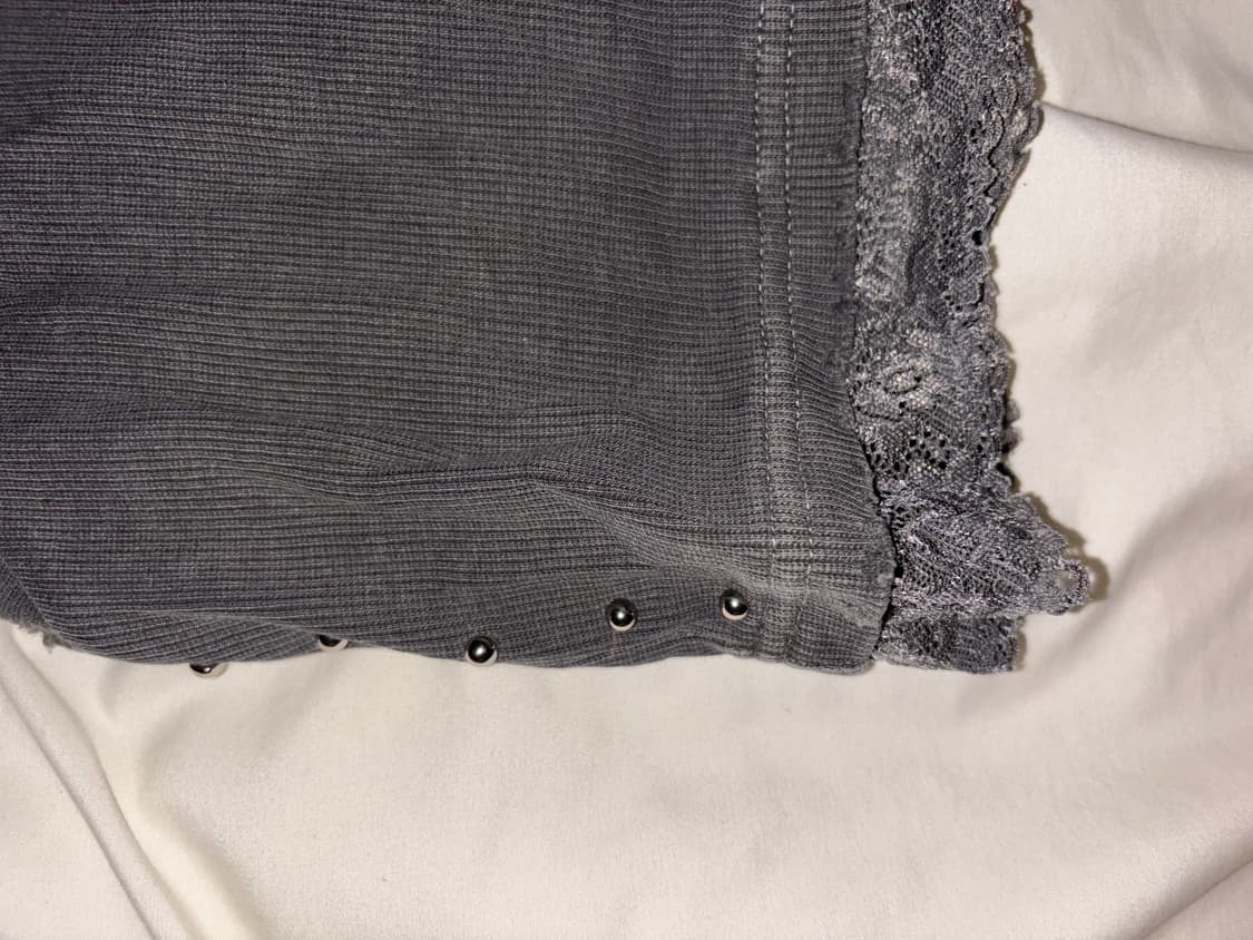 체리퀴리 stud lace pk top - charcoal 장원영 착용 상품이미지6