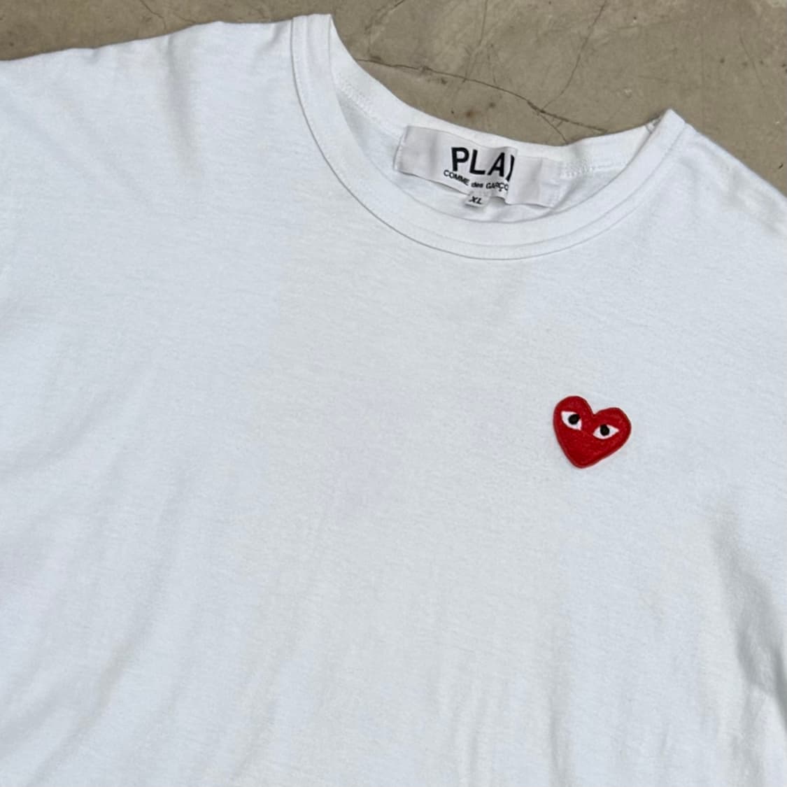XL 꼼데가르송 레드 하트 와펜 화이트 반팔티 상품이미지1