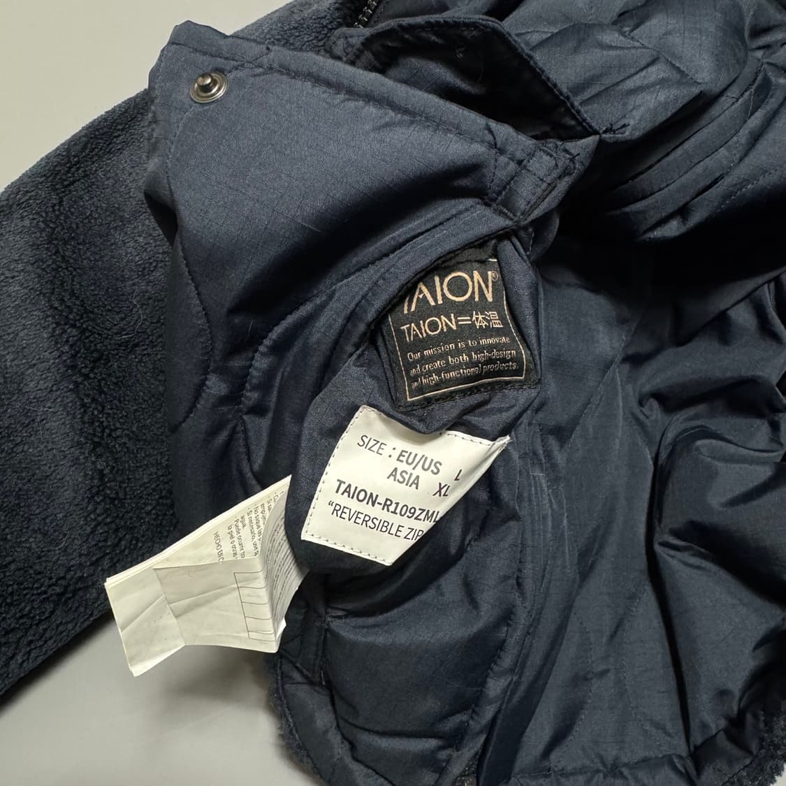 타이온(TAION) 다크네이비 퀄트 밀리터리 라인 리버시블 플리스 자켓 상품이미지3