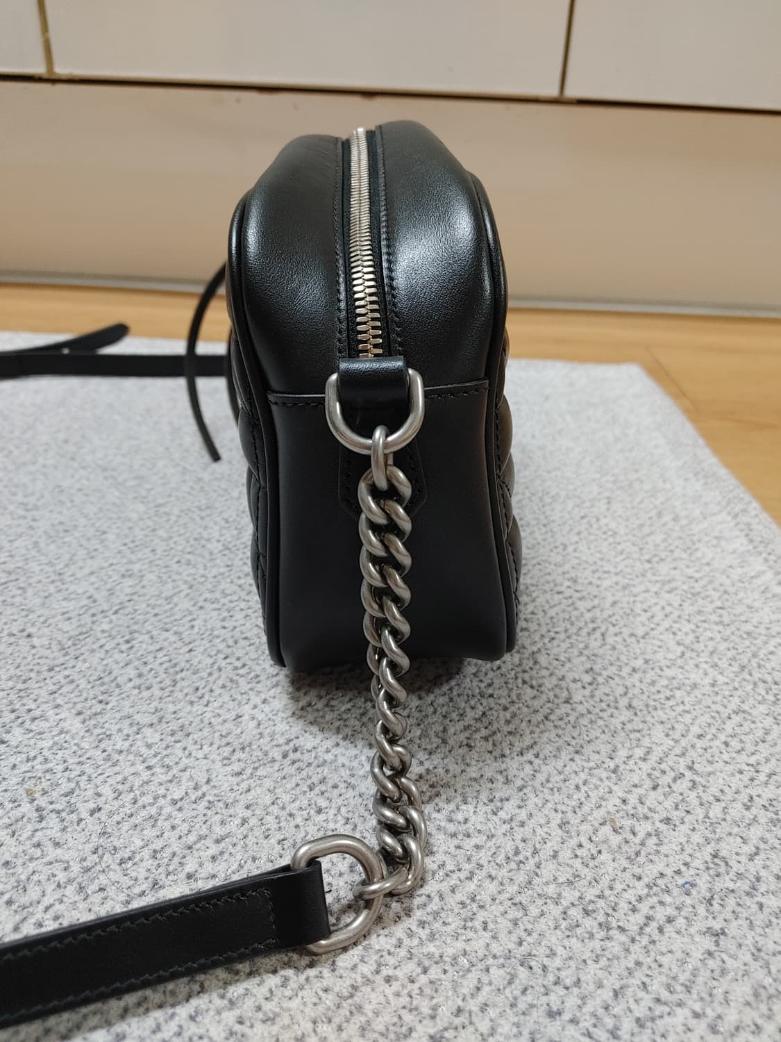 정품 구찌 GG 마몽 마몬트 마틀라세 스몰 카메라백 크로스백 상품이미지3