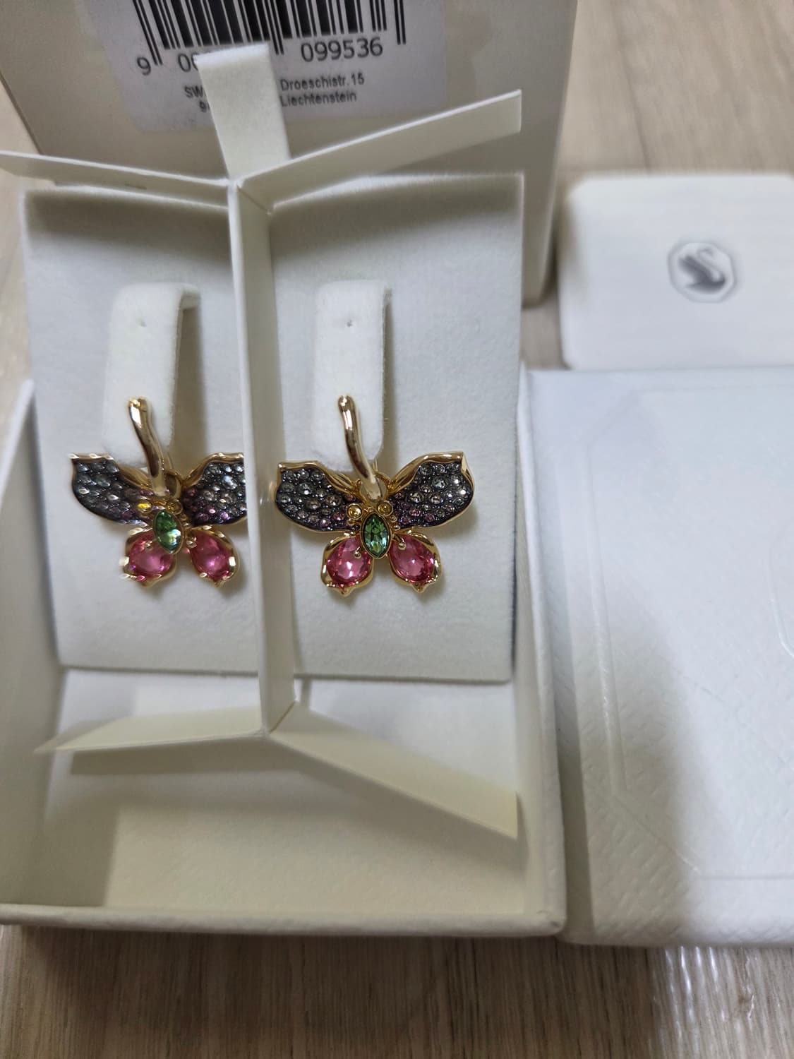 신상 새제품)스와로브스키 나비 투웨이 멀티컷 귀걸이 정품 상품이미지7