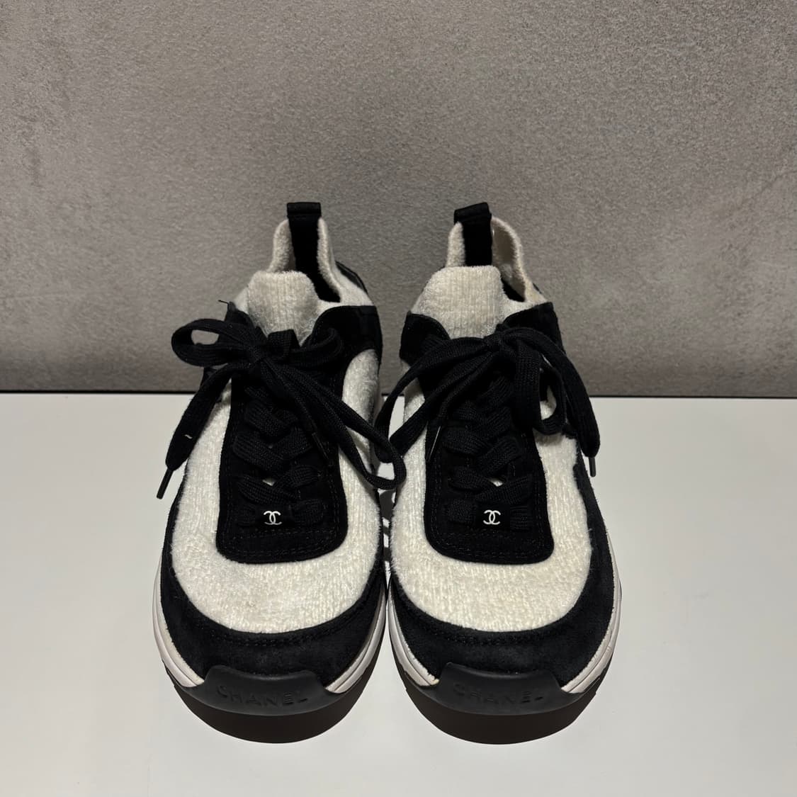 샤넬 CC 로고 러너 스니커즈 상품이미지3