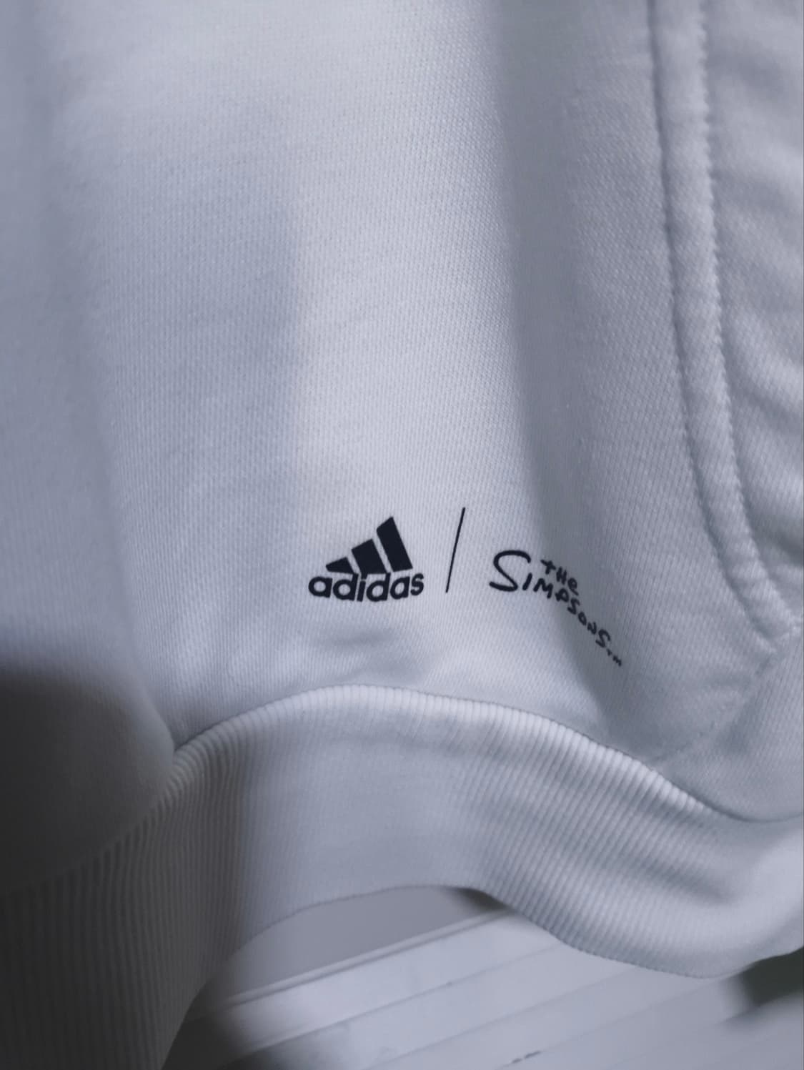 100 아디다스 x 심슨 후드티셔츠 상품이미지3