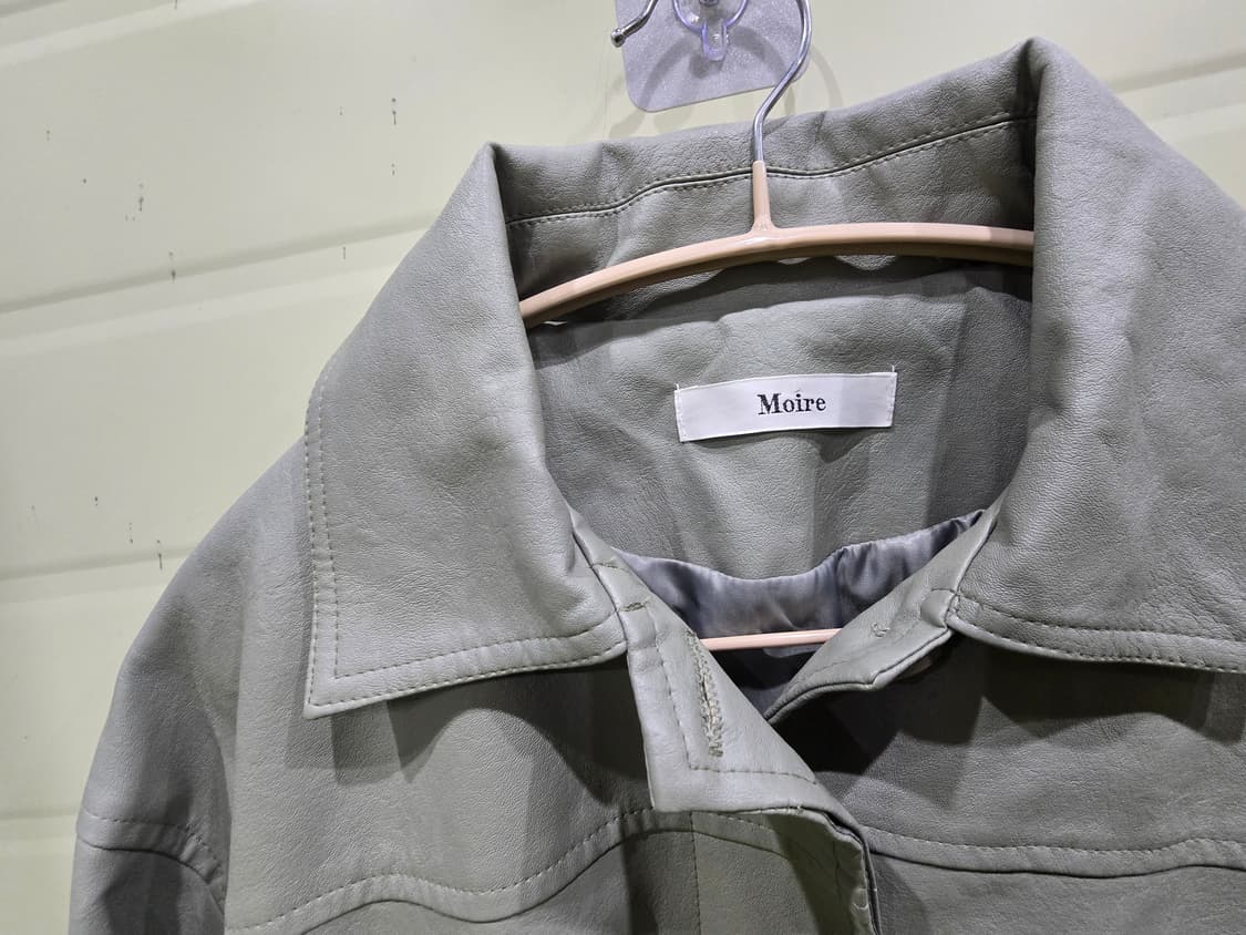 미니멀한 무드의 Moire 여성 가죽 자켓 상품이미지10