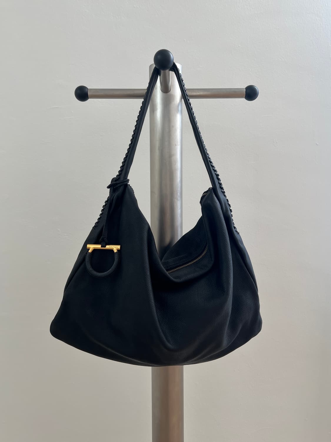 페라가모 블랙 레더 숄더백 상품이미지2