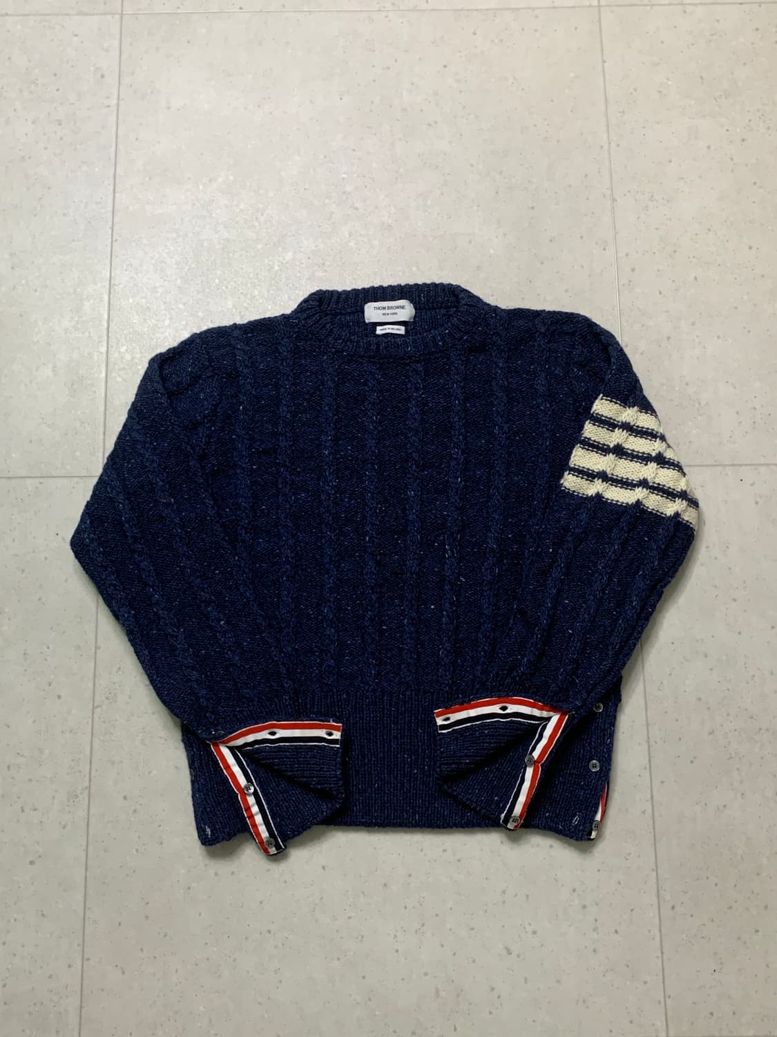 [4] 톰브라운 도네갈 트위스트 케이블 사선 클래식 크루넥 풀오버 블루 상품이미지1