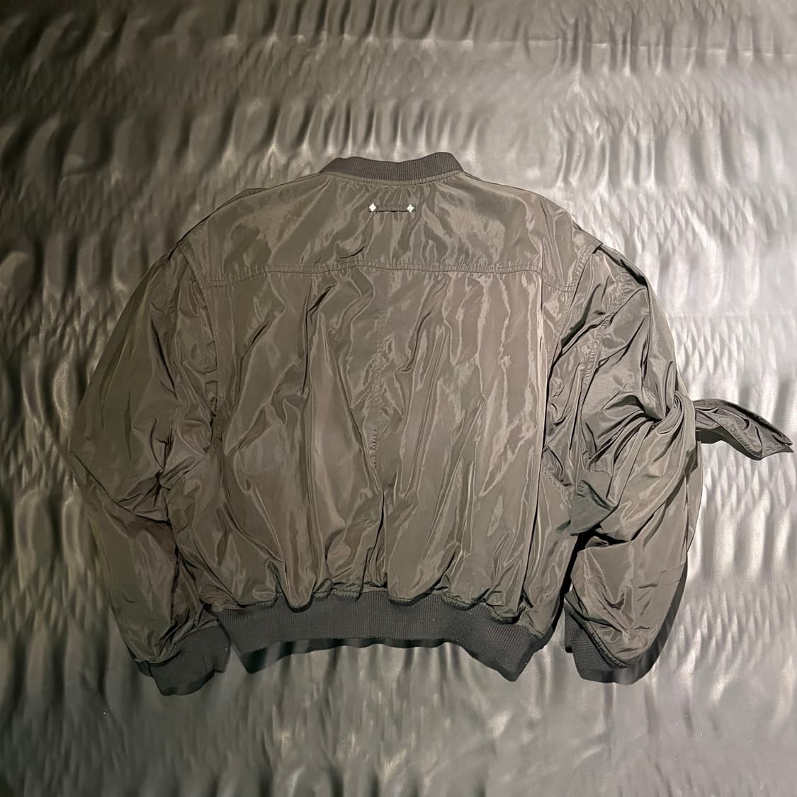 르수기아뜰리에 리본 매듭 크롭 봄버 점퍼 상품이미지2