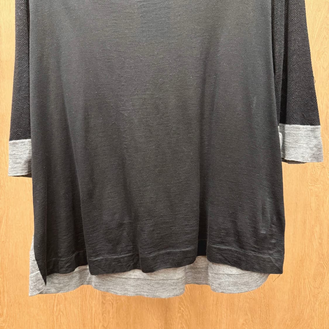 버버리 런던 레이어드 배색 반소매 니트 티셔츠 세미 오버핏 블랙 상품이미지5