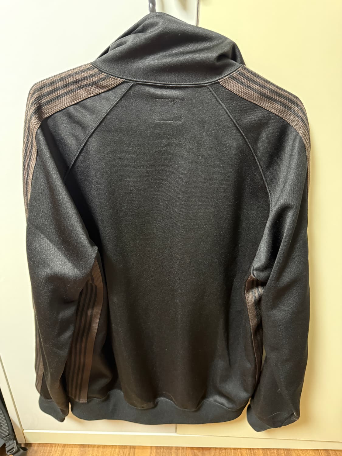 니들스 트랙 자켓 폴리 스무스 블랙 다크 브라운 상품이미지2