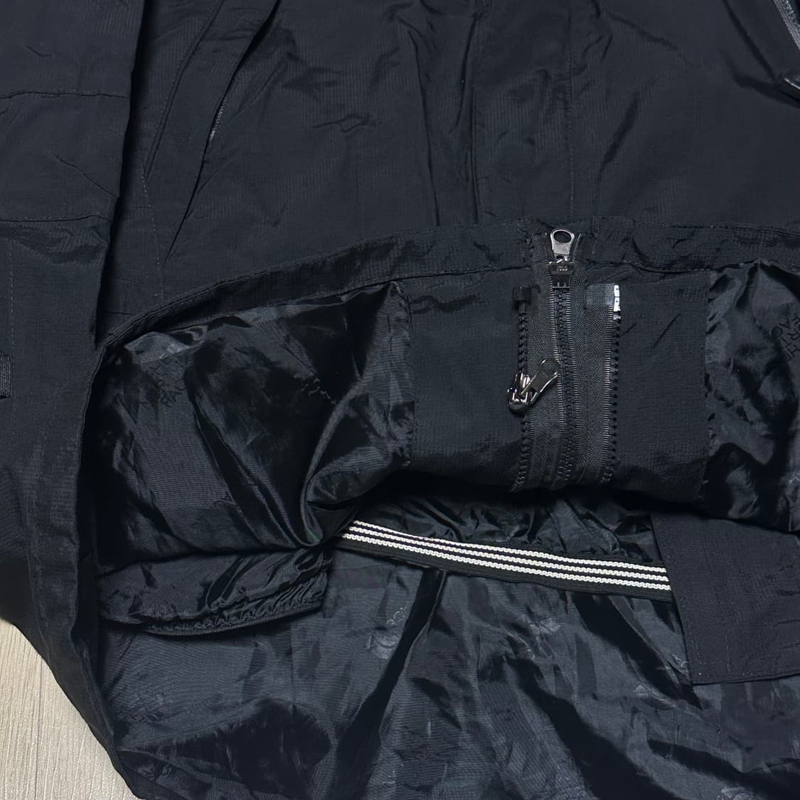 노스페이스 대장급 써밋시리즈 키드밀리 고어텍스 블랙 바람막이 상품이미지3