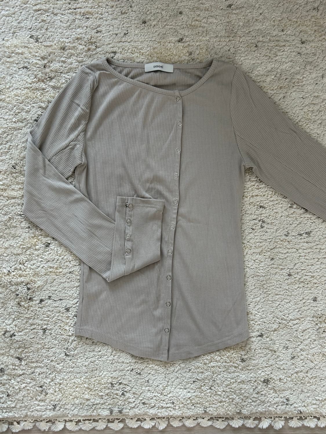 오이소엘 Diagonal boat neck top (Taupe) 상품이미지2