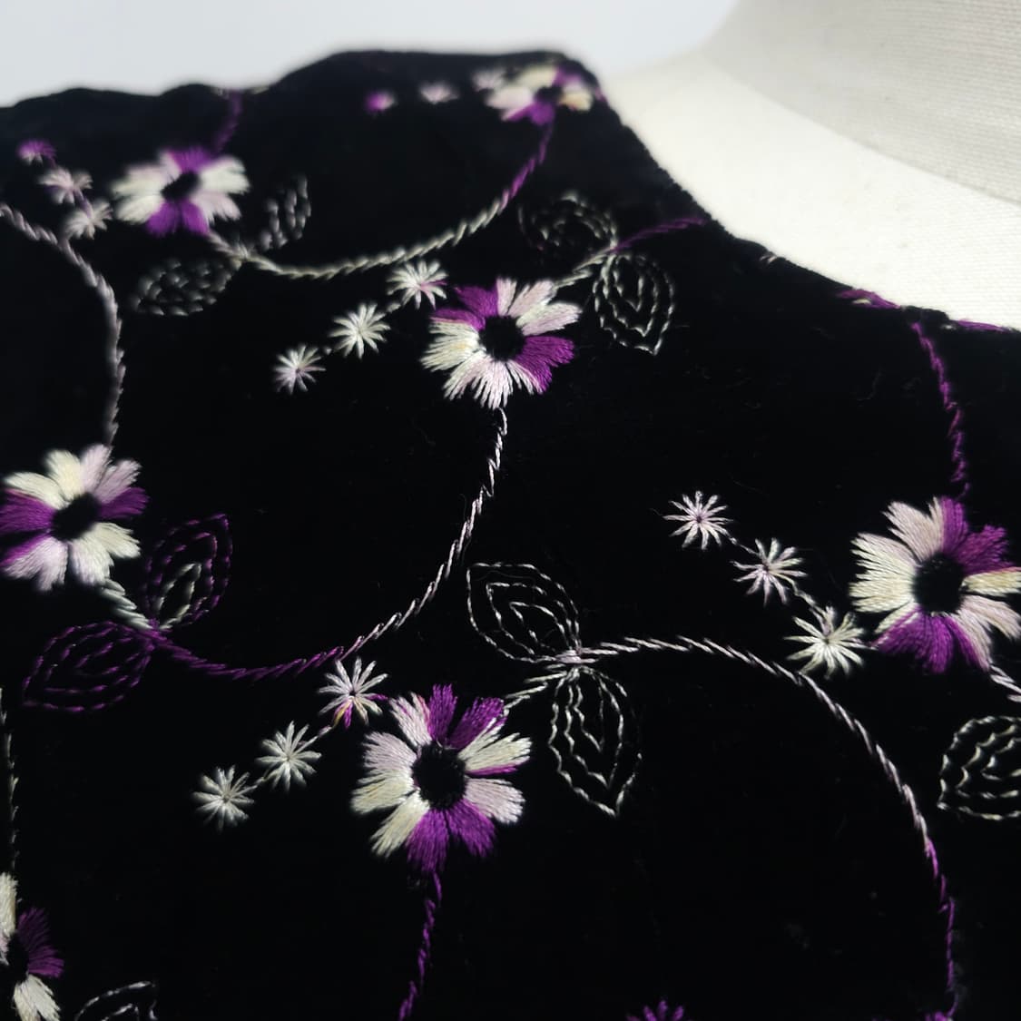 블랙 벨벳 퍼플 플라워 자수 원피스 상품이미지8