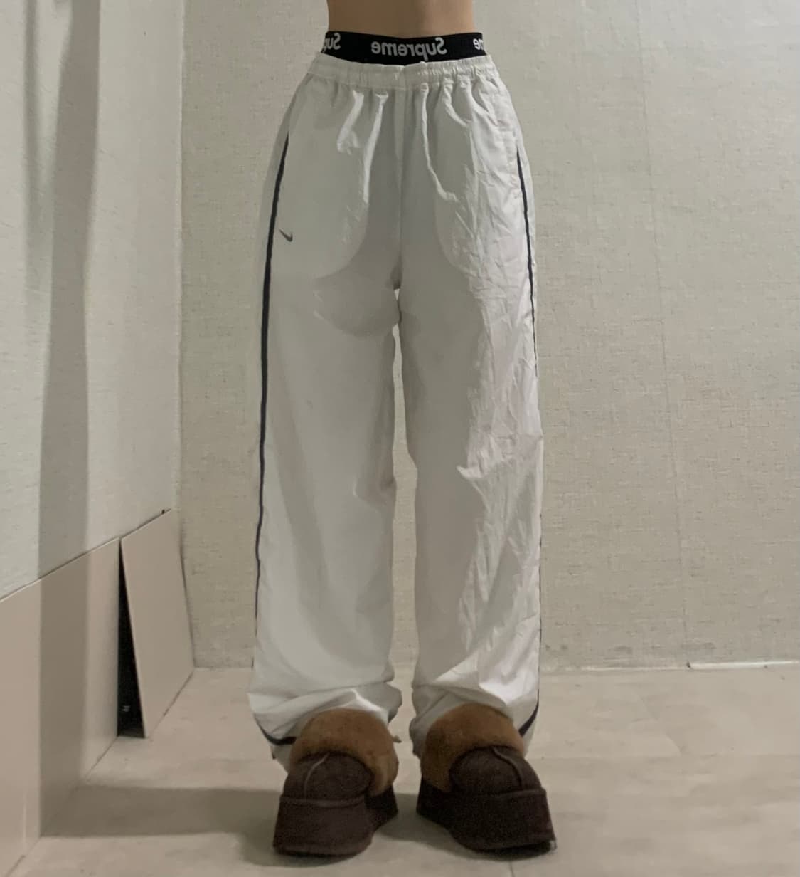 white wide fit training pants 상품이미지4
