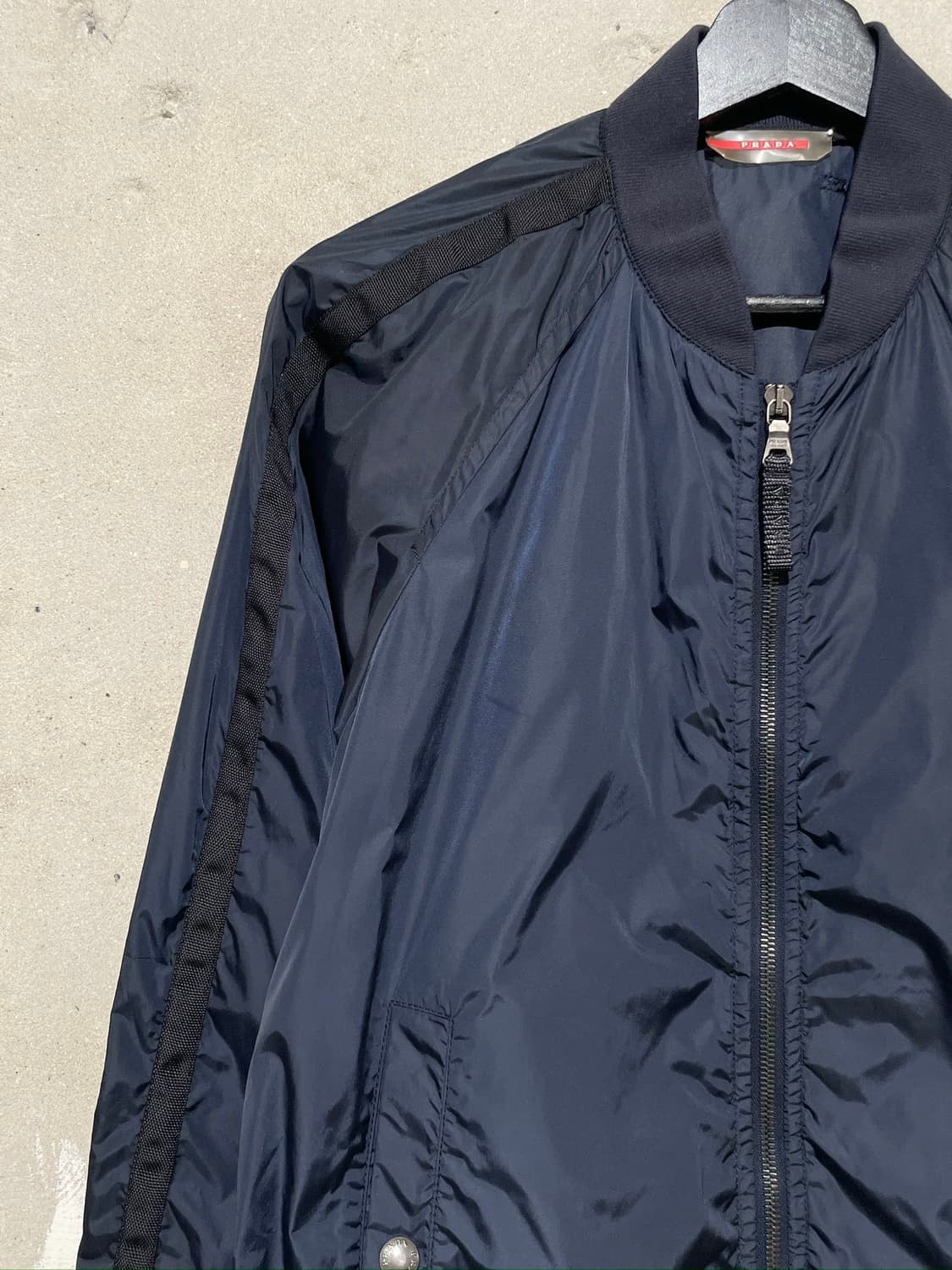 프라다 다크 네이비 슬리브 패널 나일론 자켓 상품이미지2