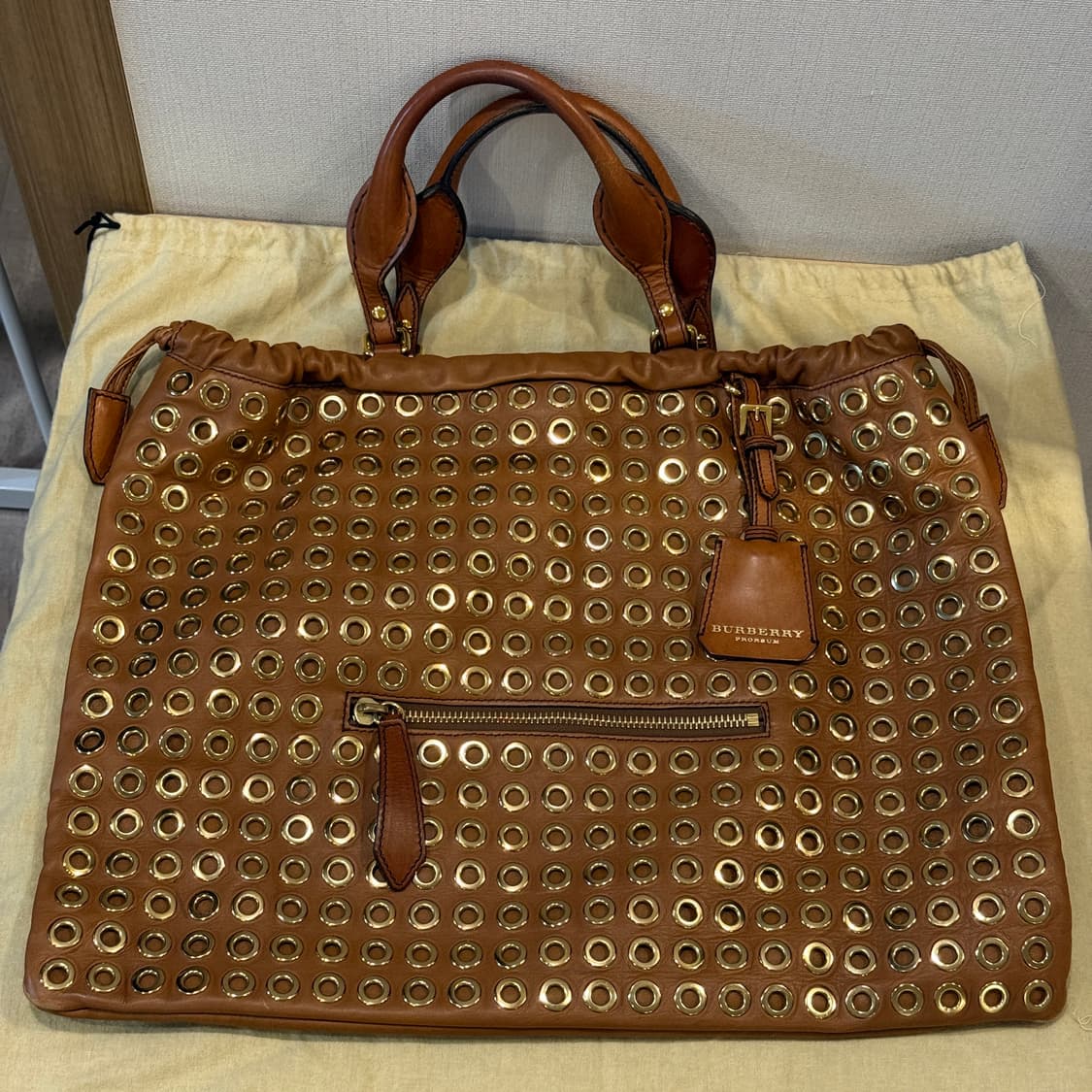 버버리 브라운 레더 토트백 상품이미지1