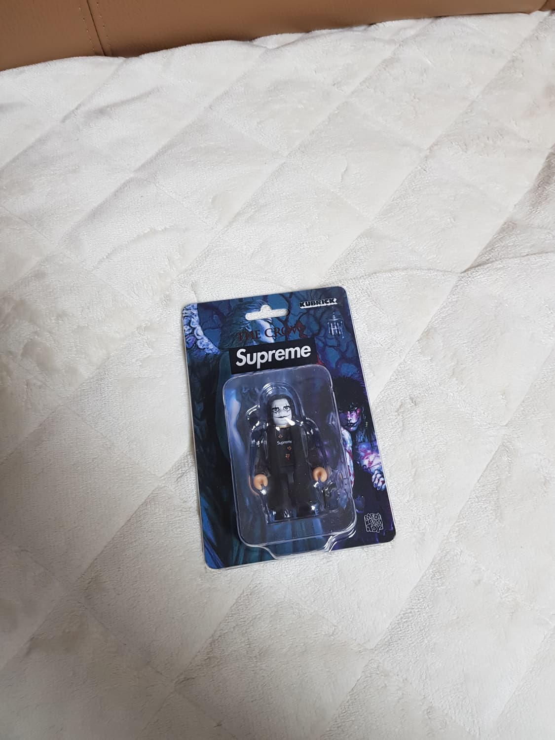 슈프림 X 더 크로우 큐브릭 100% 피규어 블랙 21FW 상품이미지1