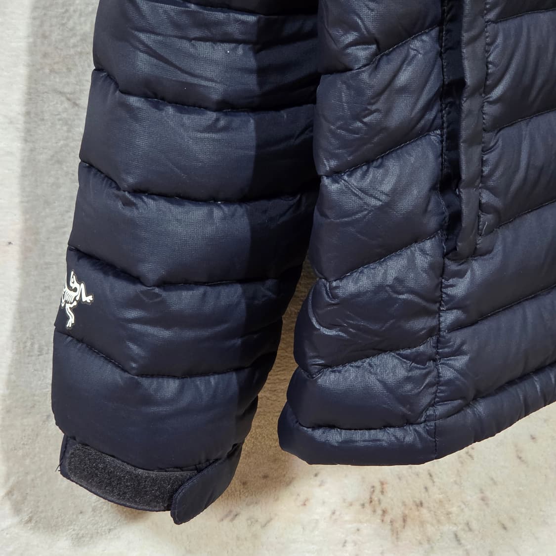 아크테릭스 네이비 경량 패딩 상품이미지4