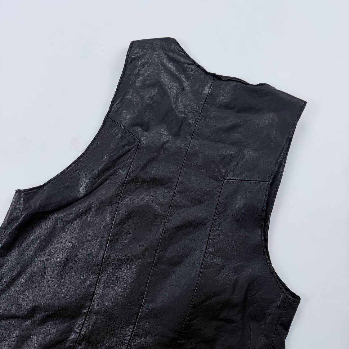 쟈딕앤볼테르 블랙 버클 디테일 양가죽 베스트 상품이미지7