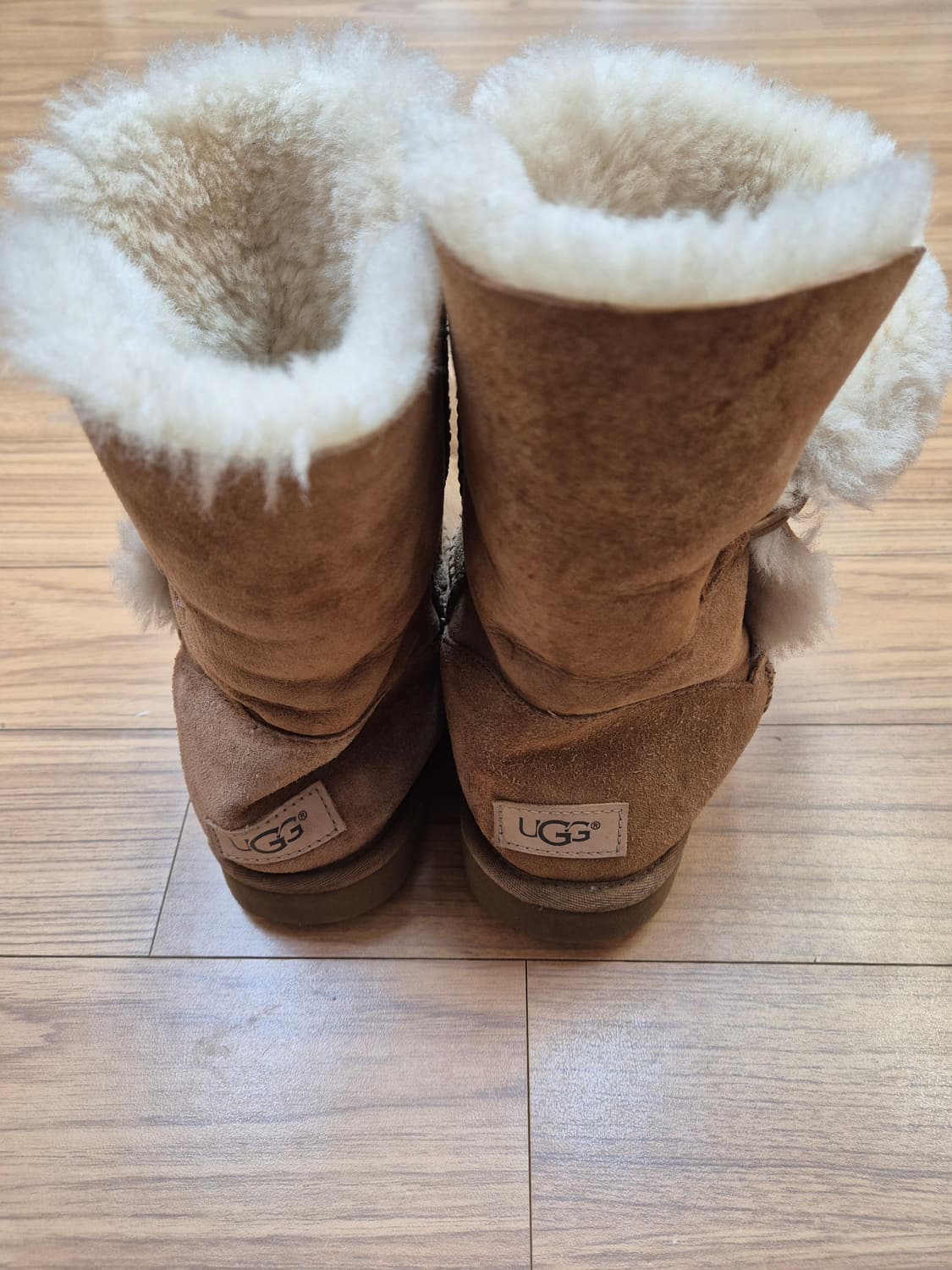 UGG 어그 부츠 브라운 색상 250mm입니다. 
따뜻한 겨울을 책임져줄 상품이미지3