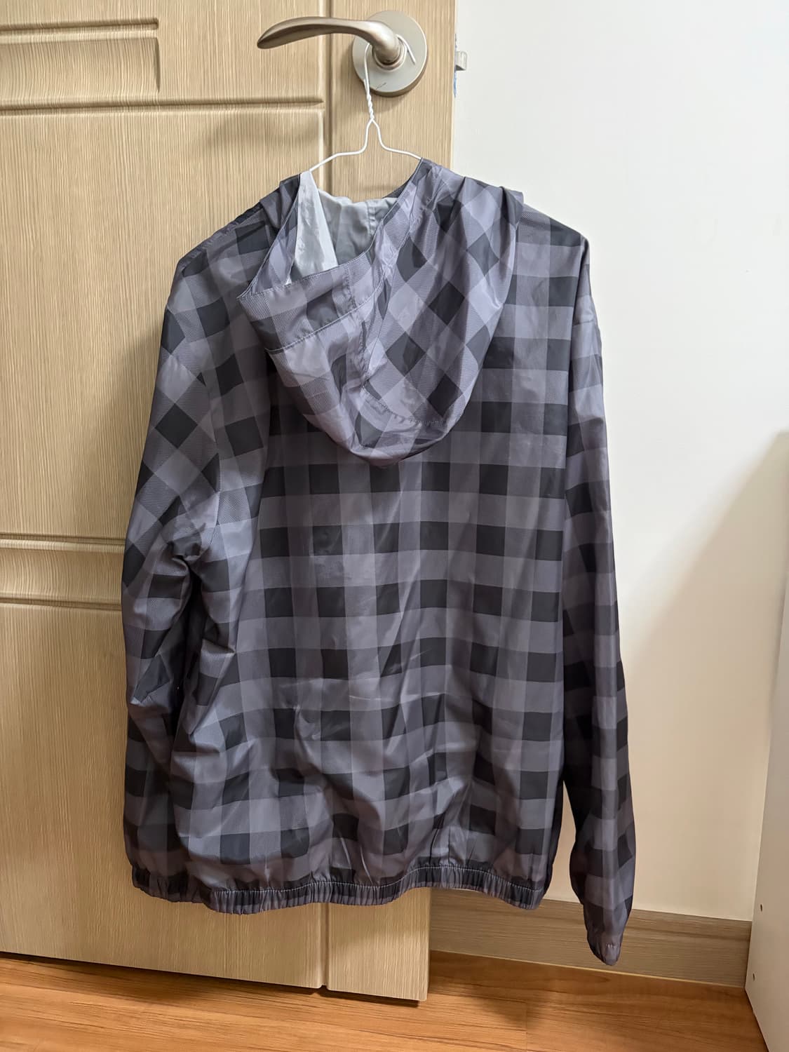 아디다스 체크 패턴 바람막이 상품이미지2