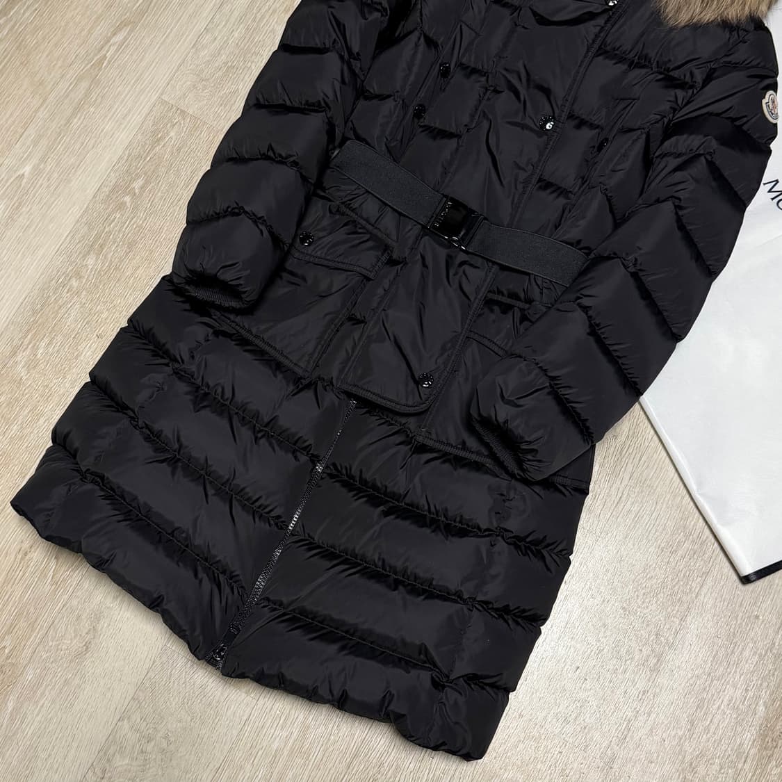블랙 0/새상품급]몽클레어 클로에 여성패딩 블랙 라쿤퍼 0사이즈 풀구성 상품이미지3