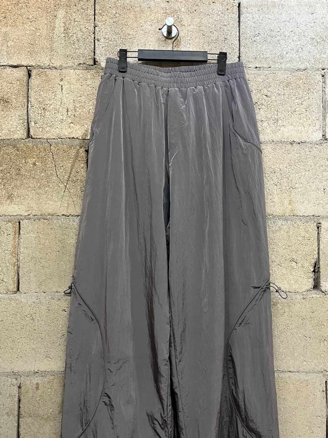 쿠어 커브드 파이핑 드로스트링 트랙 팬츠 상품이미지2