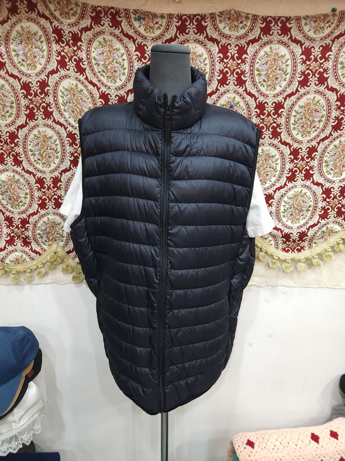 유니클로 오리털 경량 패딩 조끼
​
 상품이미지1