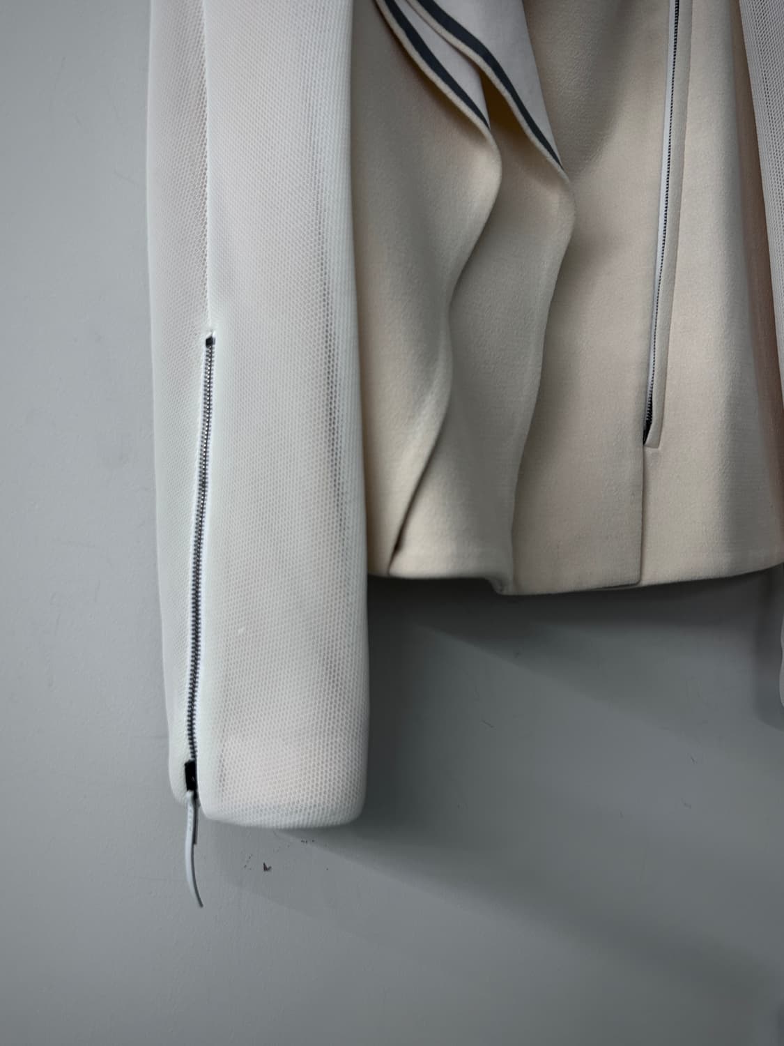 Gabriele Colangelo 비대칭 드레이프 하이넥 자켓 상품이미지5