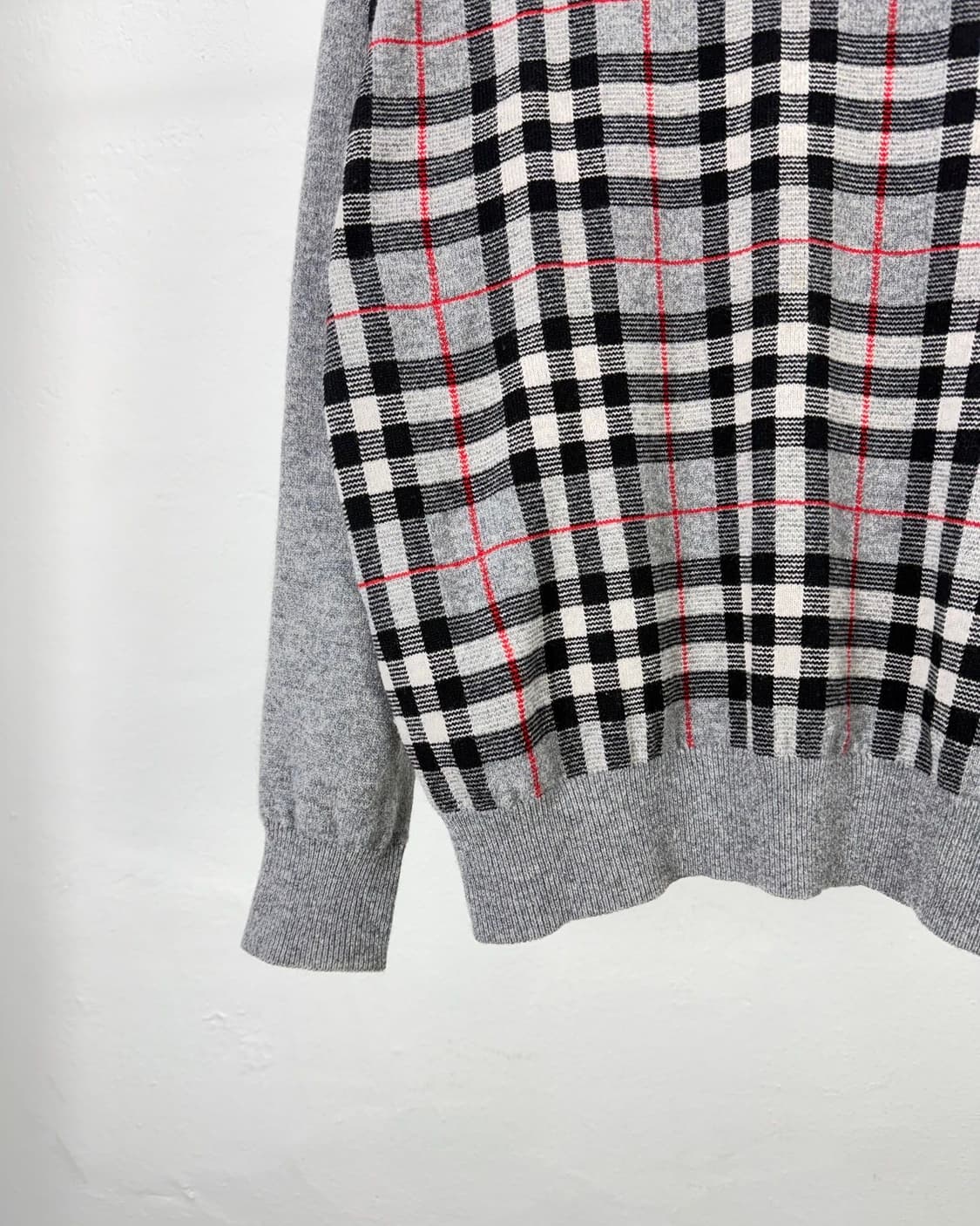 버버리 그레이 노바체크 램스울 라운드 니트 스웨터 상품이미지4