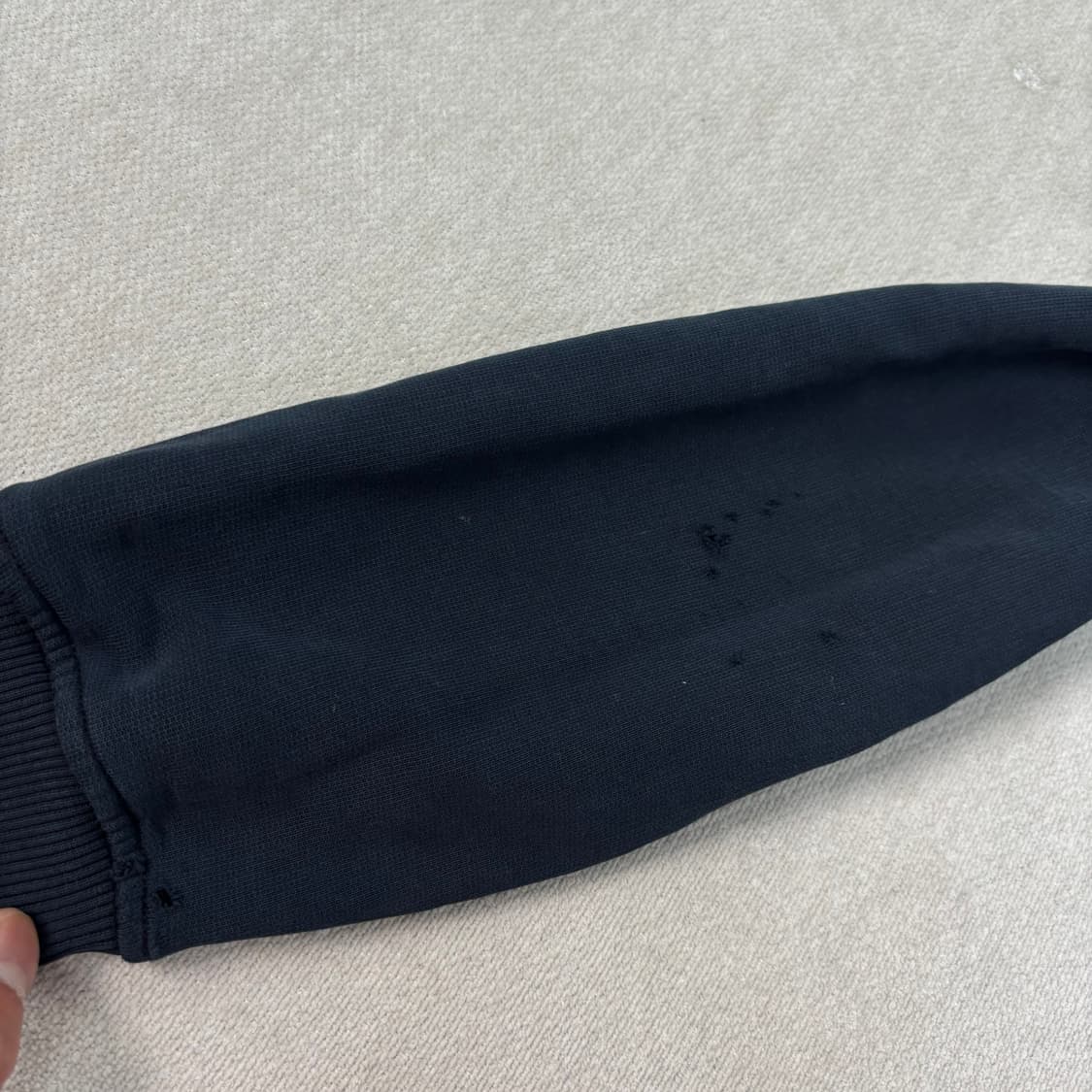 100 아미 스몰하트로고 챠콜 맨투맨  상품이미지4