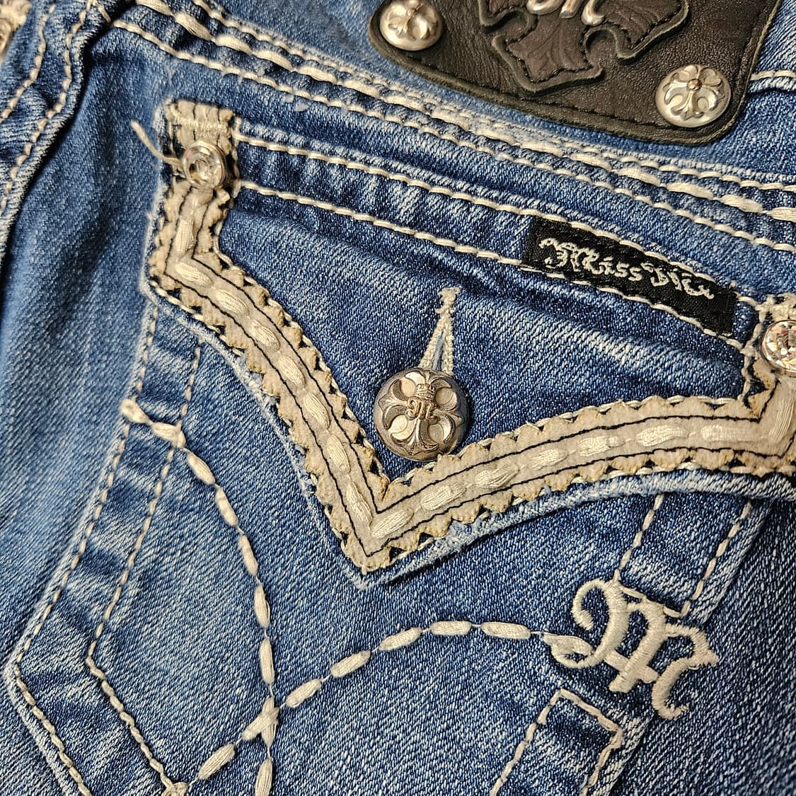 Miss Me 버튼 자수 y2k 디테일 데님 부츠컷 팬츠 26size 상품이미지3