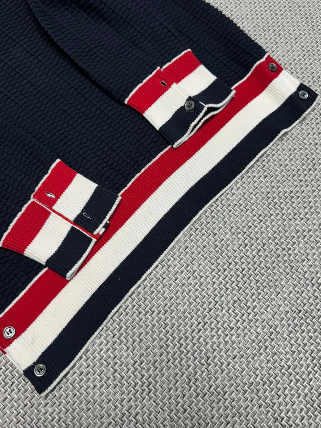 톰브라운 트리밍 스트라이프 풀오버 니트 상품이미지4