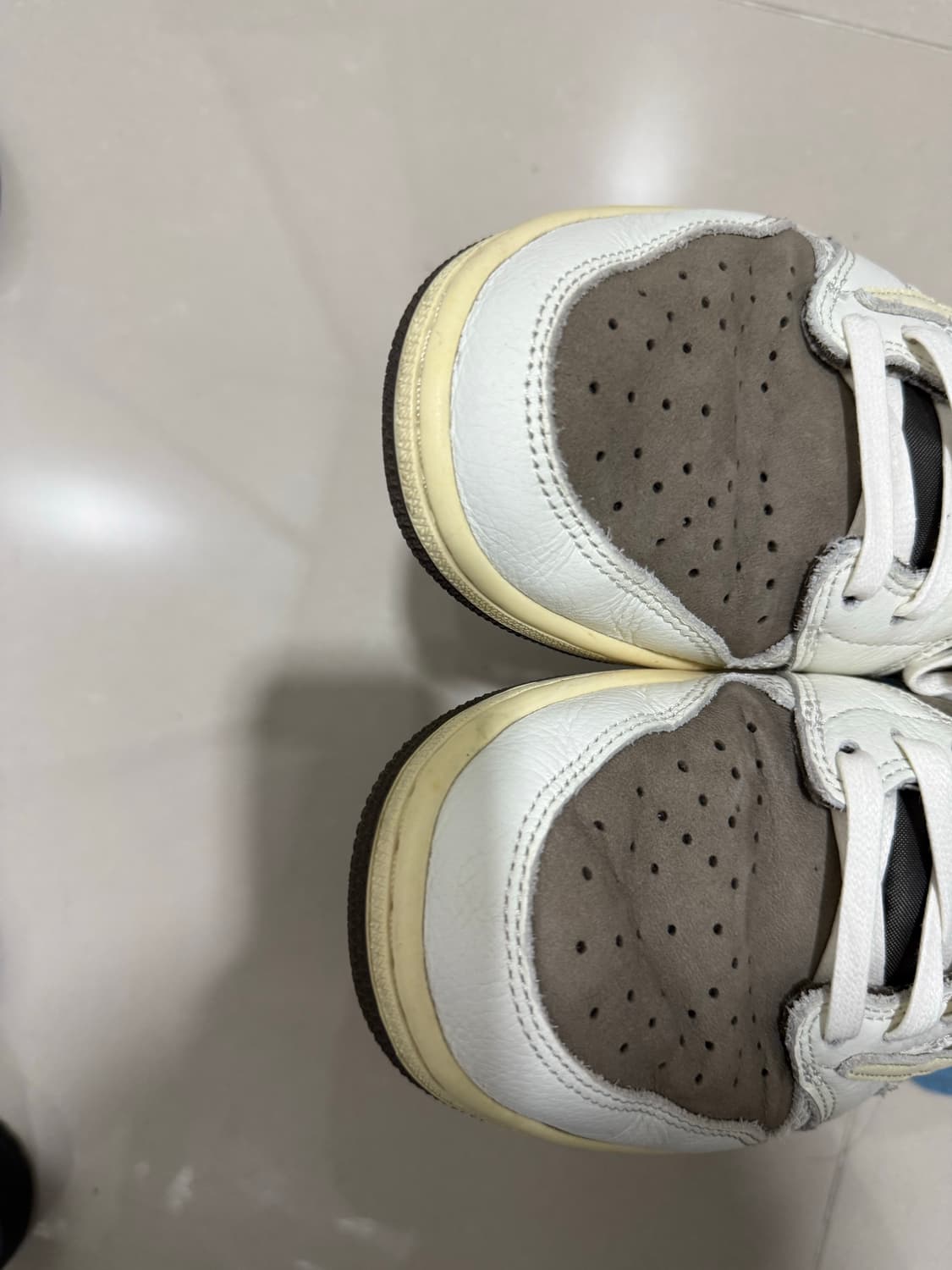 270 나이키 조던1로우 리버스 모카 스캇 상품이미지4