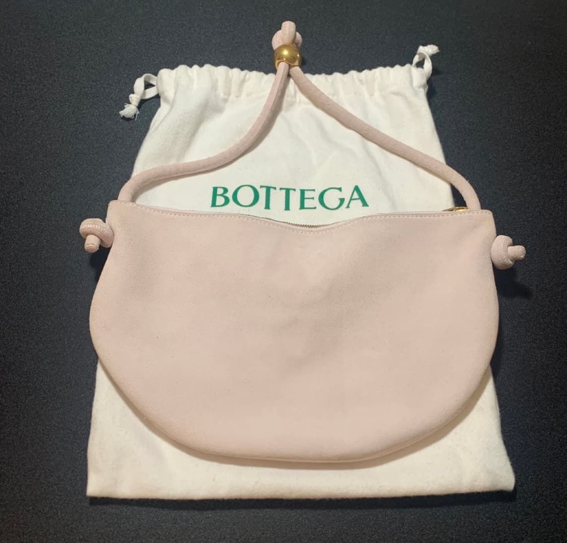 보테가베네타 하프문 스웨이드백 상품이미지1