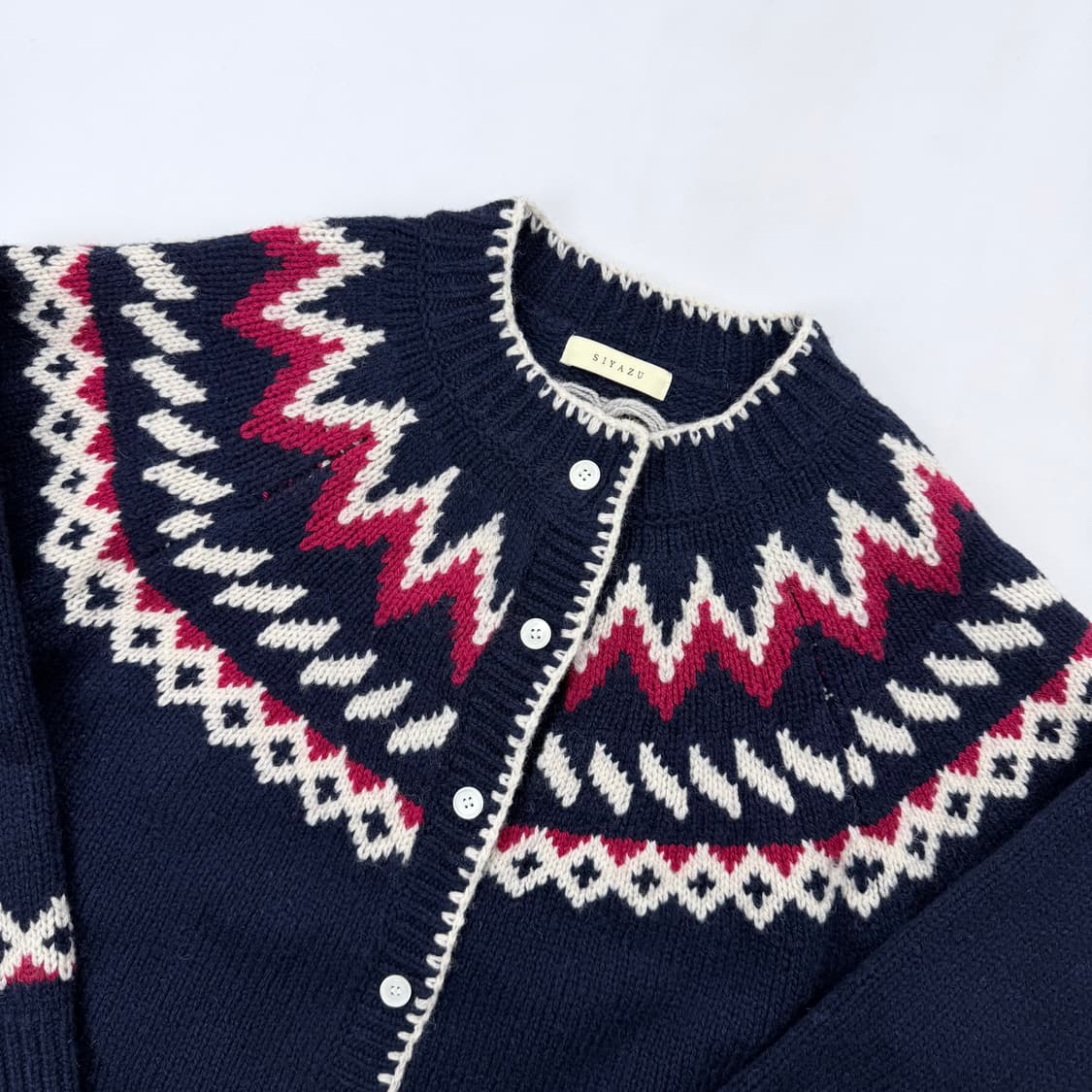 시야쥬 노르딕 자카드 니트 가디건 네이비 상품이미지3