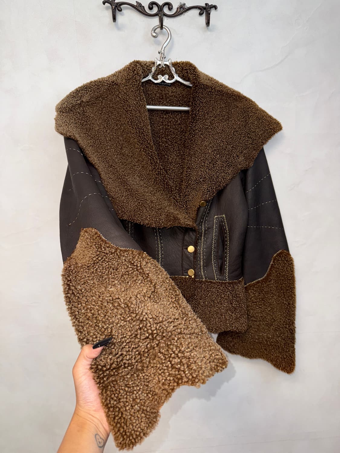 Dark brown lamb skin fur wide collar 무스탕 상품이미지2