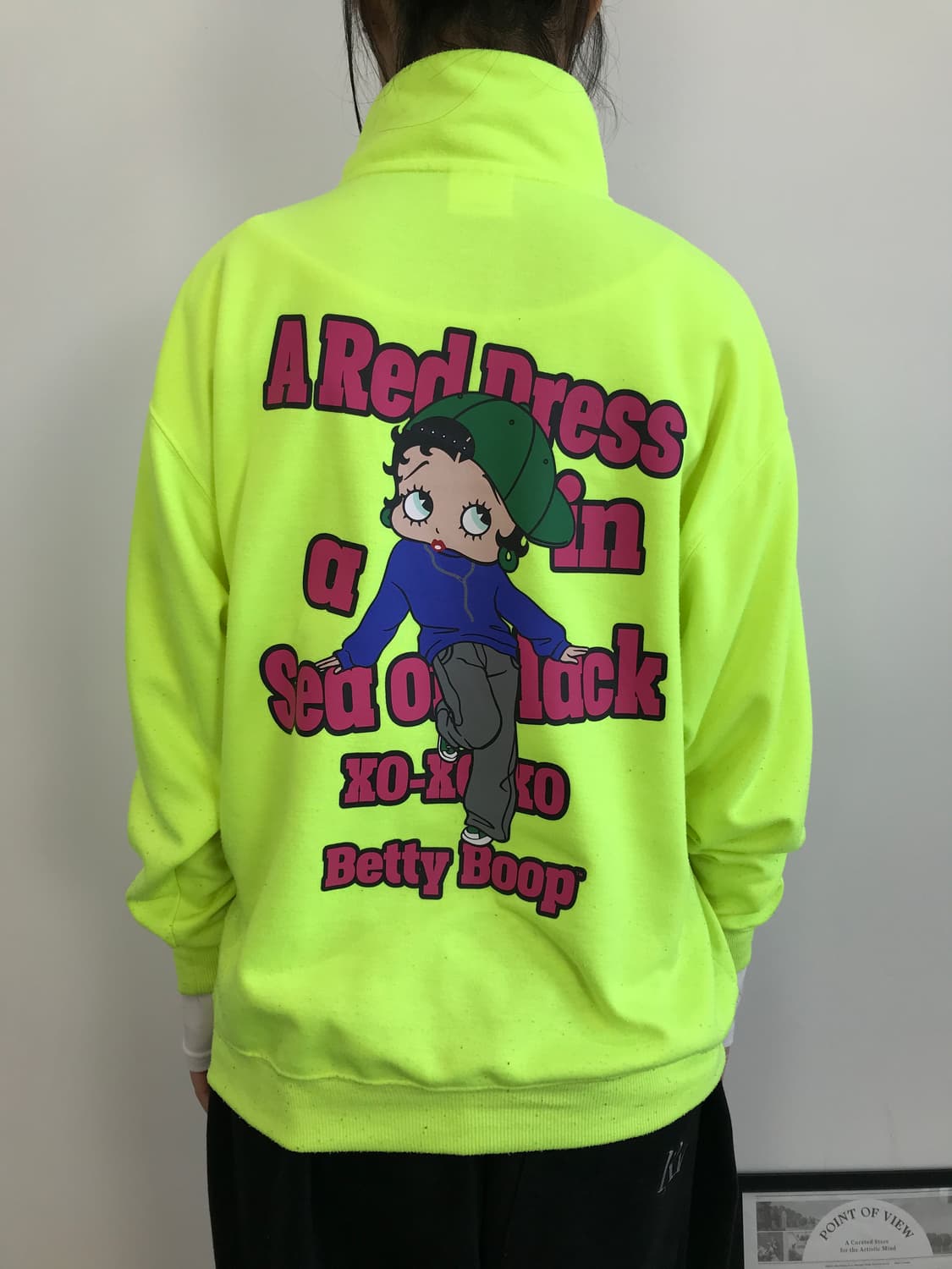 Betty Boop Neon Half Zip Sweatshirt 상품이미지3