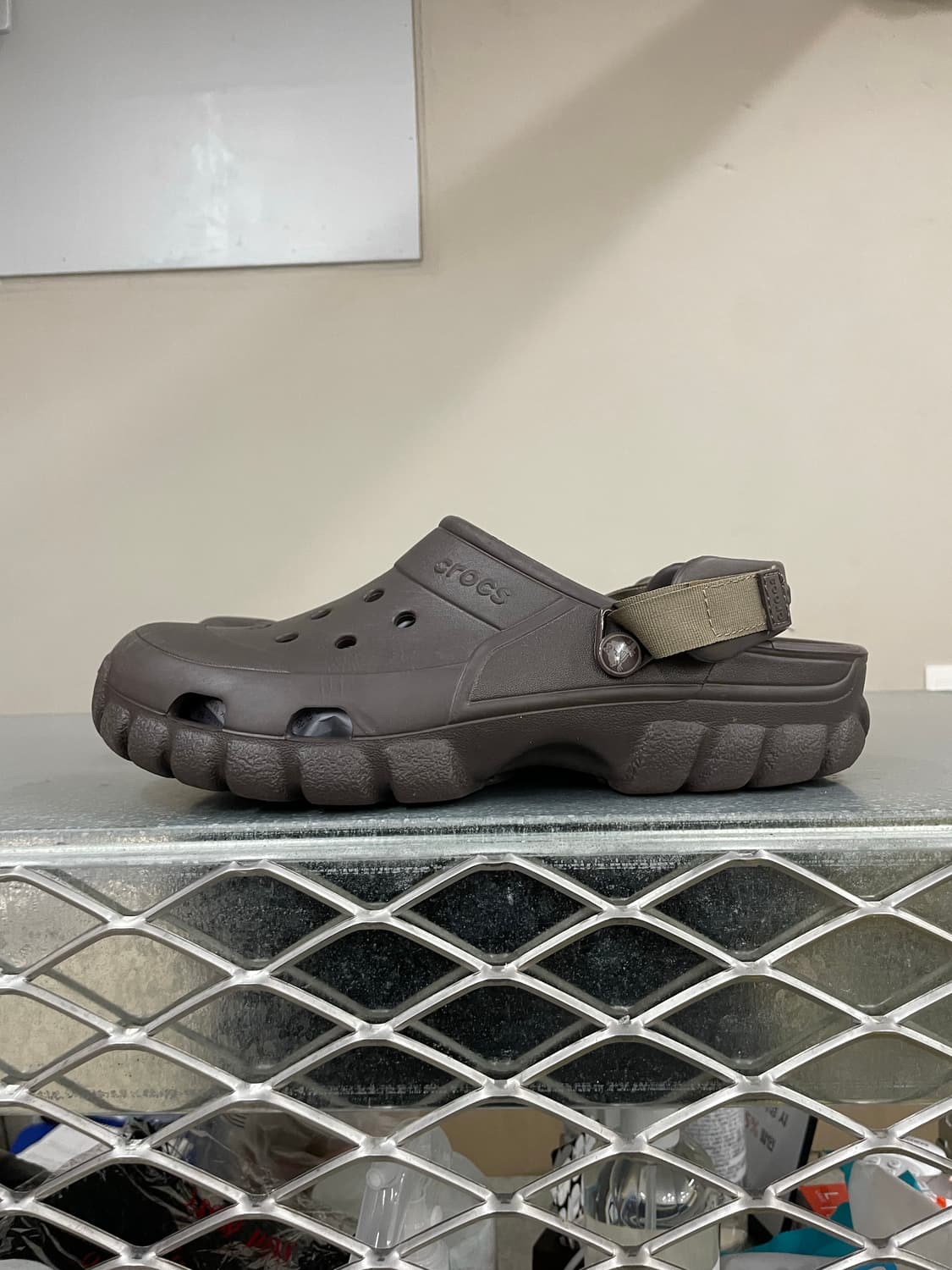 크록스 오프로드 스포츠 클로그 에스프레소 M11 상품이미지1