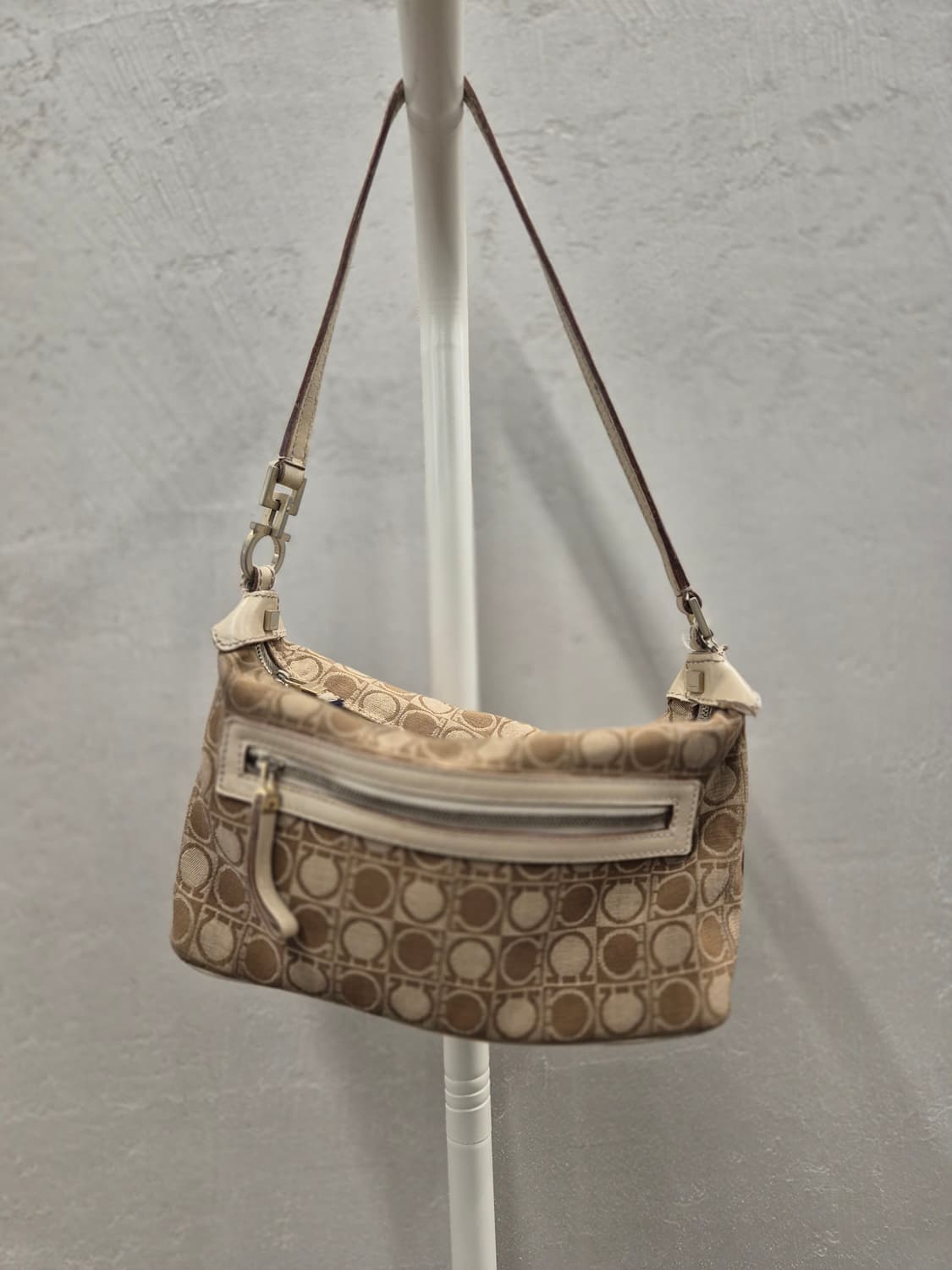 페라가모 간치니 호보백 상품이미지3