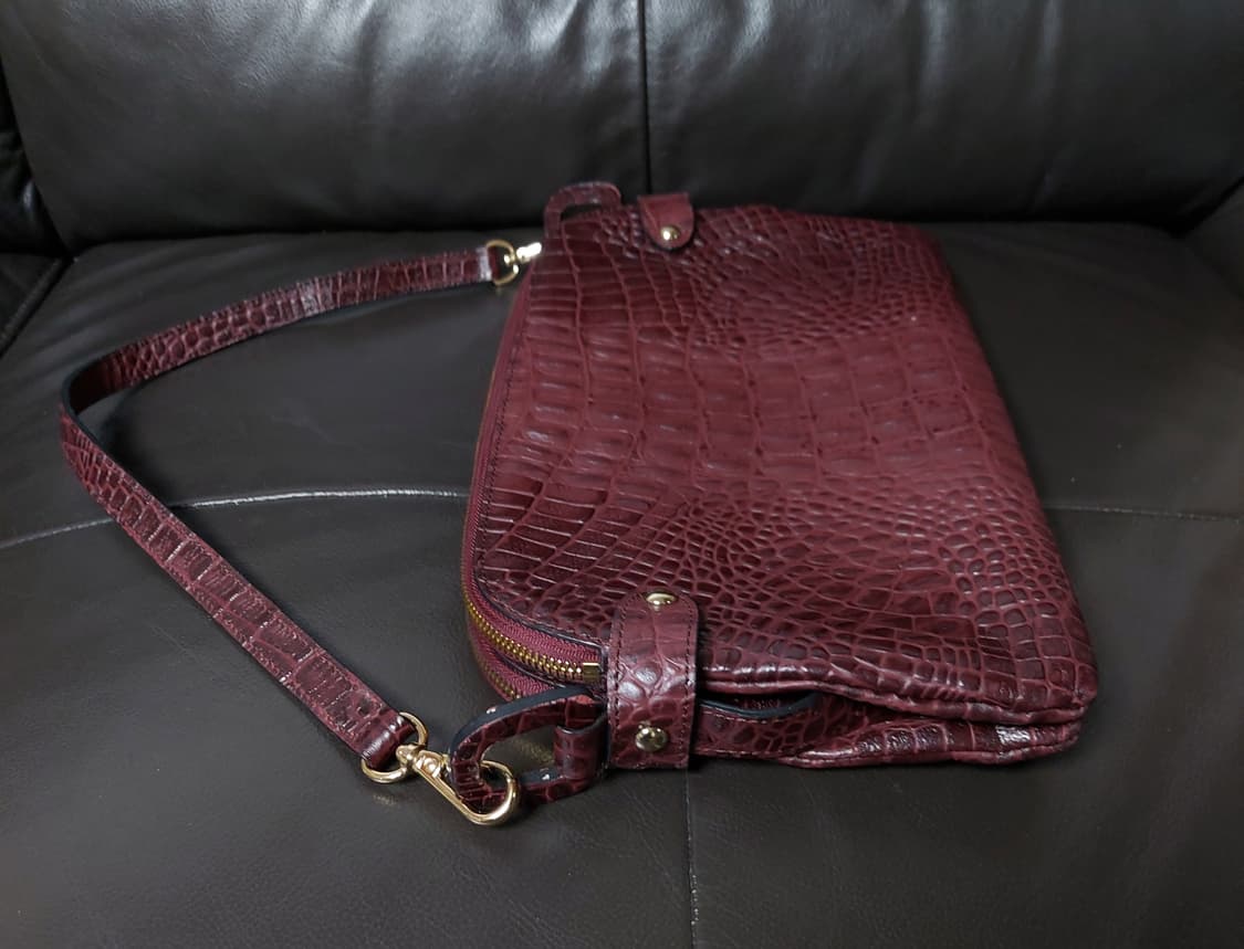 윤순영 악어 패턴 버건디 숄더백

 상품이미지4