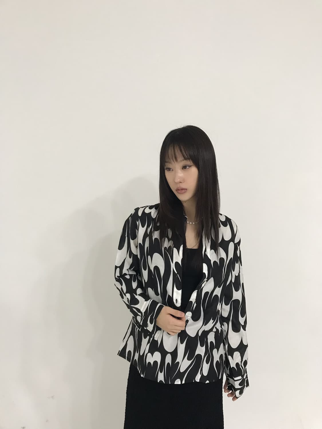 블랙앤화이트 패턴 셔츠 상품이미지1