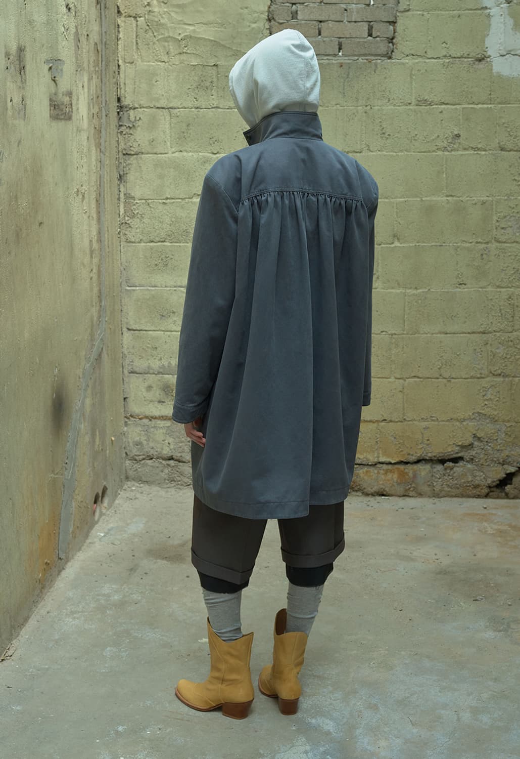 오픈와이와이 OVER SHIRRED TOP COAT CHARCOAL 상품이미지4