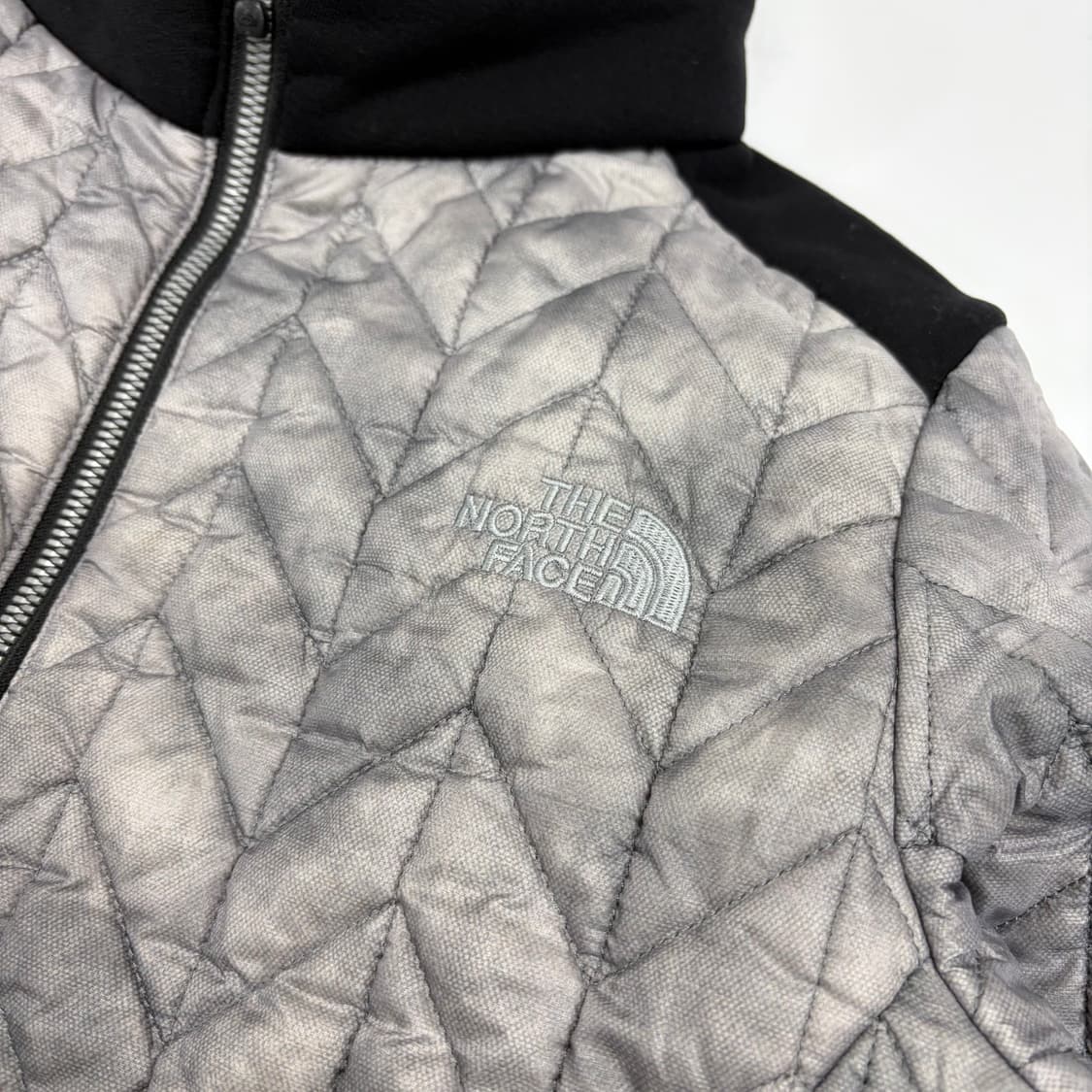 노스페이스 퀄팅 자켓 경량패딩 그레이 상품이미지3